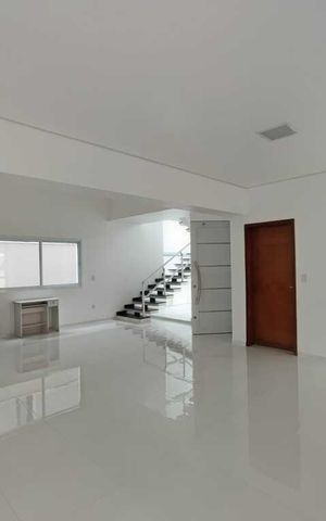 Casa de condomínio à venda com 333m², 4 quartos e 5 vagas Casa de condomínio à venda com 333m², 4 quartos e 5 vagasSala