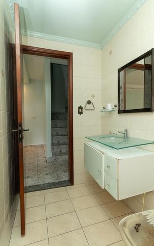Casa à venda com 200m², 3 quartos e 2 vagasBanheiro 1