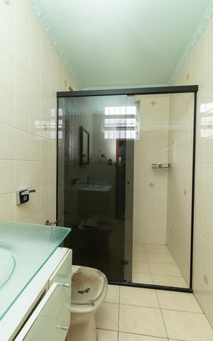 Casa à venda com 200m², 3 quartos e 2 vagasBanheiro 1