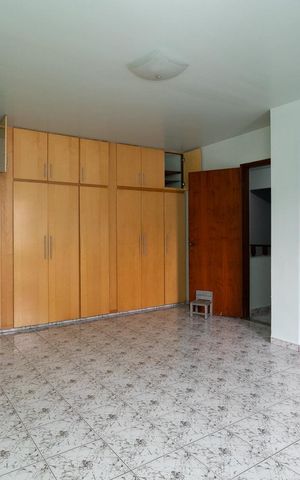 Casa à venda com 200m², 3 quartos e 2 vagasSuíte