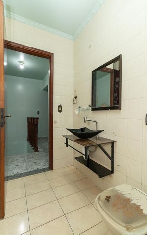Casa à venda com 200m², 3 quartos e 2 vagasBanheiro 2