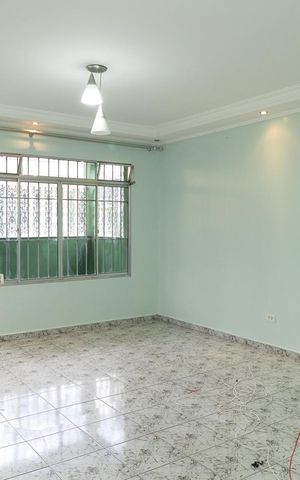 Casa à venda com 200m², 3 quartos e 2 vagasSala