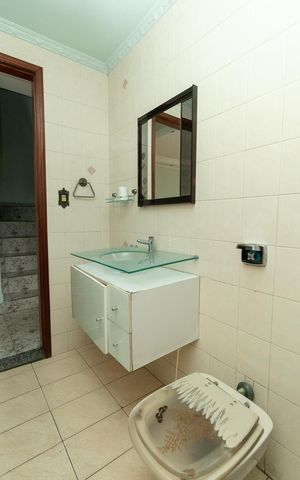 Casa à venda com 200m², 3 quartos e 2 vagasBanheiro 1
