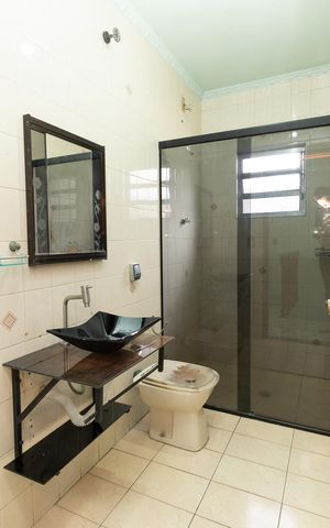 Casa à venda com 200m², 3 quartos e 2 vagasBanheiro 2