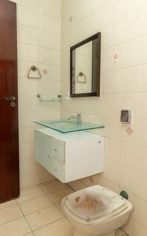 Casa à venda com 200m², 3 quartos e 2 vagasBanheiro da Suíte