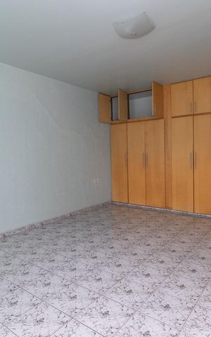 Casa à venda com 200m², 3 quartos e 2 vagasSuíte