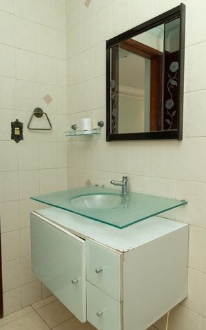 Casa à venda com 200m², 3 quartos e 2 vagasBanheiro 1