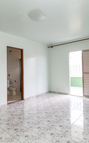 Casa à venda com 200m², 3 quartos e 2 vagasSuíte