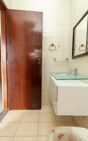 Casa à venda com 200m², 3 quartos e 2 vagasBanheiro da Suíte
