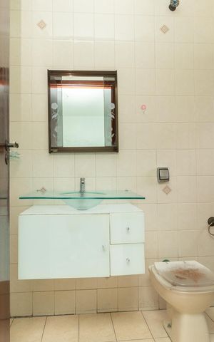 Casa à venda com 200m², 3 quartos e 2 vagasBanheiro da Suíte