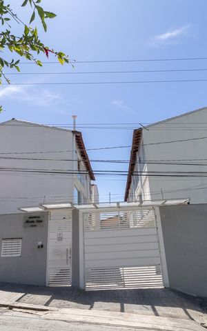 Casa de condomínio à venda com 113m², 2 quartos e 3 vagasFachada