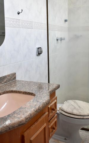 Casa à venda com 243m², 3 quartos e 3 vagasBanheiro da Suíte 2