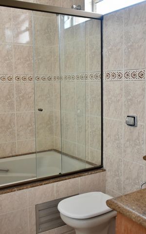 Casa à venda com 243m², 3 quartos e 3 vagasBanheiro da Suíte 1