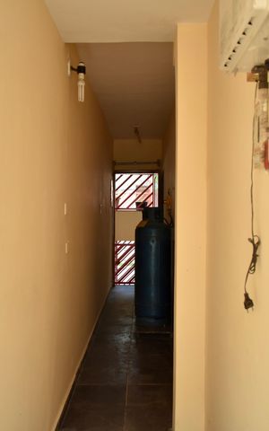 Casa à venda com 243m², 3 quartos e 3 vagasCorredor Lateral Externo