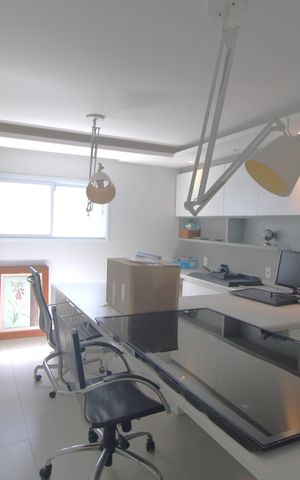 Casa à venda com 637m², 4 quartos e 4 vagasEscritório