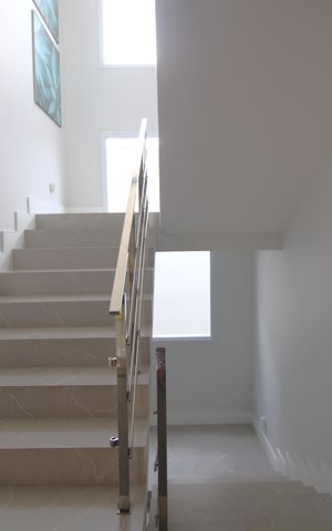 Casa à venda com 637m², 4 quartos e 4 vagasEscada
