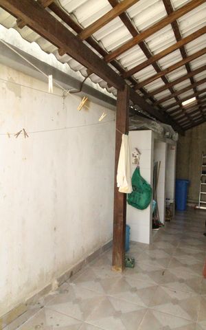 Casa de condomínio à venda com 150m², 3 quartos e 1 vagaFundos da casa