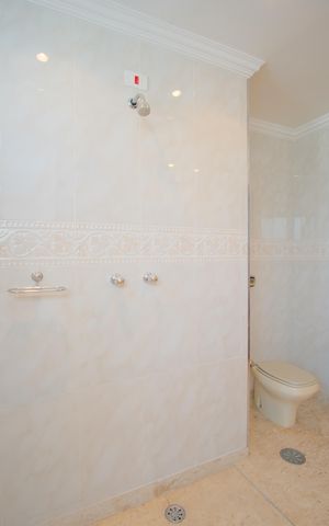 Apartamento para alugar com 200m², 4 quartos e 3 vagasBanheiro da Suíte 1