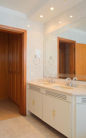 Apartamento para alugar com 200m², 4 quartos e 3 vagasBanheiro da Suíte 1