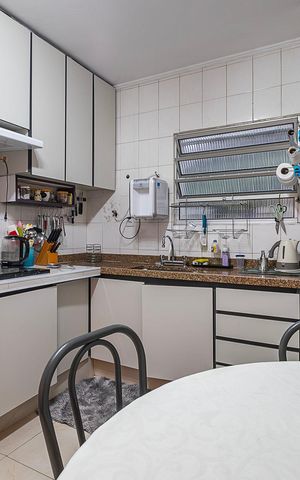 Casa à venda com 230m², 6 quartos e 3 vagas Casa à venda com 230m², 6 quartos e 3 vagasCasa 1 - Cozinha