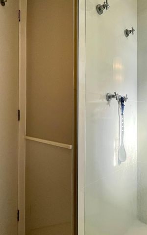 Apartamento à venda com 83m², 2 quartos e 2 vagas Apartamento à venda com 83m², 2 quartos e 2 vagasBanheiro da Suíte