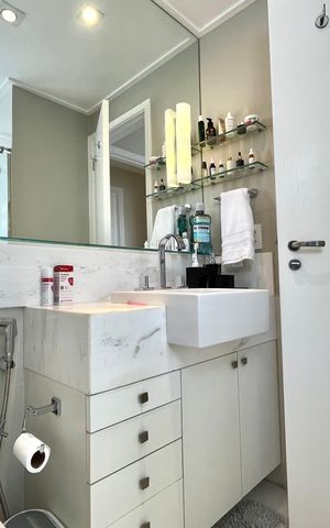 Apartamento à venda com 83m², 2 quartos e 2 vagas Apartamento à venda com 83m², 2 quartos e 2 vagasBanheiro da Suíte