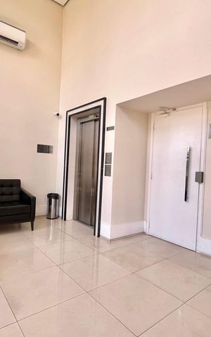 Apartamento à venda com 83m², 2 quartos e 2 vagas Apartamento à venda com 83m², 2 quartos e 2 vagasHall de entrada