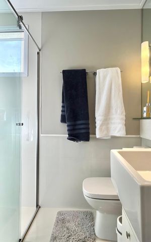 Apartamento à venda com 83m², 2 quartos e 2 vagas Apartamento à venda com 83m², 2 quartos e 2 vagasBanheiro da Suíte