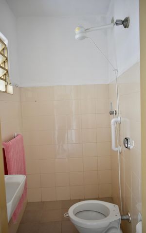 Casa à venda com 120m², 3 quartos e 1 vaga Casa à venda com 120m², 3 quartos e 1 vagaBanheiro de Serviço