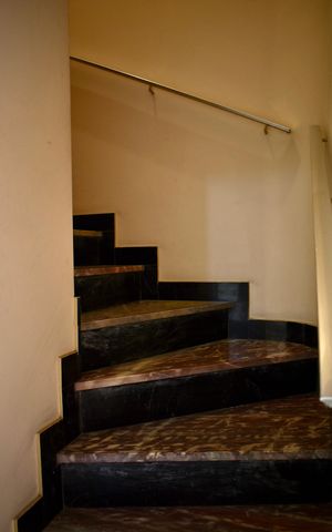 Casa à venda com 120m², 3 quartos e 1 vaga Casa à venda com 120m², 3 quartos e 1 vagaEscadas
