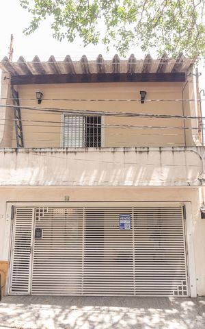 Casa à venda com 134m², 3 quartos e 2 vagasFachada