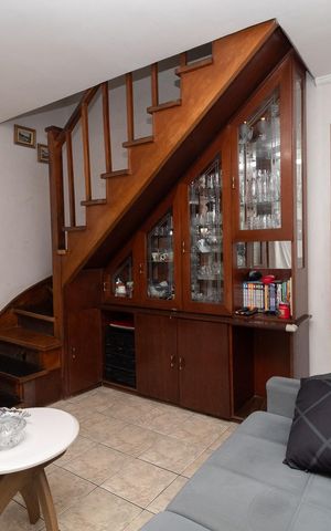 Casa à venda com 134m², 3 quartos e 2 vagasSala