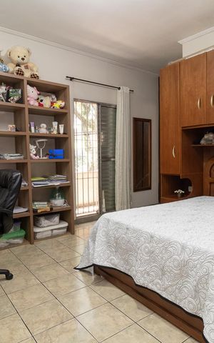 Casa à venda com 134m², 3 quartos e 2 vagasSuíte