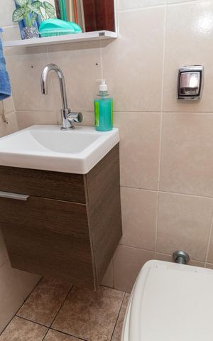 Casa à venda com 134m², 3 quartos e 2 vagasBanheiro 2