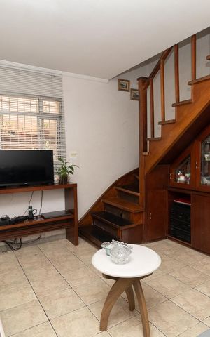Casa à venda com 134m², 3 quartos e 2 vagasSala