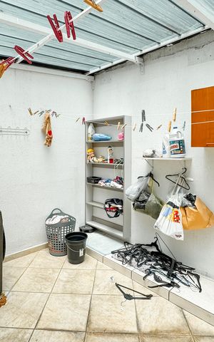 Casa à venda com 150m², 3 quartos e 2 vagas Casa à venda com 150m², 3 quartos e 2 vagasÁrea de Serviço