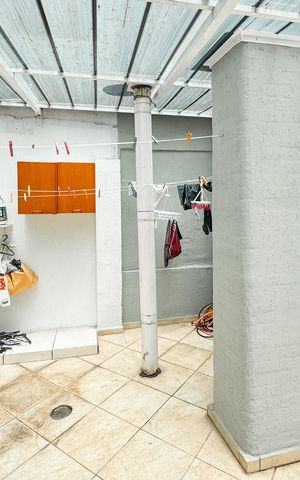 Casa à venda com 150m², 3 quartos e 2 vagas Casa à venda com 150m², 3 quartos e 2 vagasÁrea de Serviço
