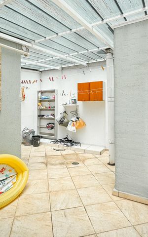 Casa à venda com 150m², 3 quartos e 2 vagas Casa à venda com 150m², 3 quartos e 2 vagasÁrea de Serviço