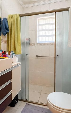 Casa à venda com 150m², 3 quartos e 2 vagas Casa à venda com 150m², 3 quartos e 2 vagasBanheiro da suíte master