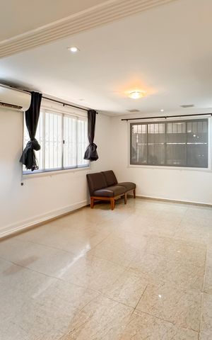 Casa à venda com 150m², 3 quartos e 2 vagas Casa à venda com 150m², 3 quartos e 2 vagasSala