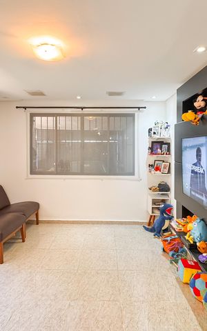 Casa à venda com 150m², 3 quartos e 2 vagas Casa à venda com 150m², 3 quartos e 2 vagasSala