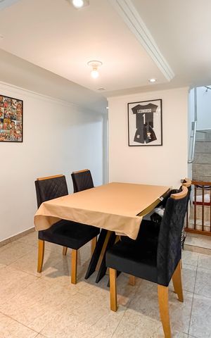 Casa à venda com 150m², 3 quartos e 2 vagas Casa à venda com 150m², 3 quartos e 2 vagasSala