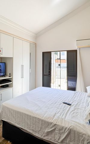 Casa à venda com 150m², 3 quartos e 2 vagas Casa à venda com 150m², 3 quartos e 2 vagasSuíte master