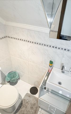 Casa à venda com 150m², 3 quartos e 2 vagas Casa à venda com 150m², 3 quartos e 2 vagasLavabo
