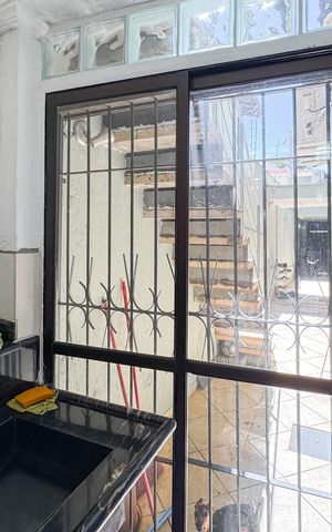 Casa à venda com 150m², 3 quartos e 2 vagas Casa à venda com 150m², 3 quartos e 2 vagasCozinha e Área de Serviço