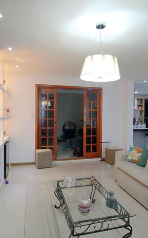 Casa à venda com 316m², 4 quartos e 4 vagasSala