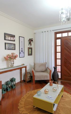 Casa à venda com 316m², 4 quartos e 4 vagasSala