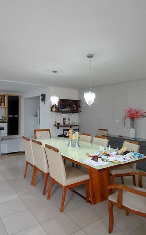 Casa à venda com 316m², 4 quartos e 4 vagasSala