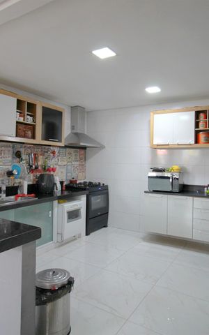 Casa à venda com 316m², 4 quartos e 4 vagasCozinha