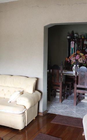 Casa à venda com 360m², 3 quartos e 3 vagasSala